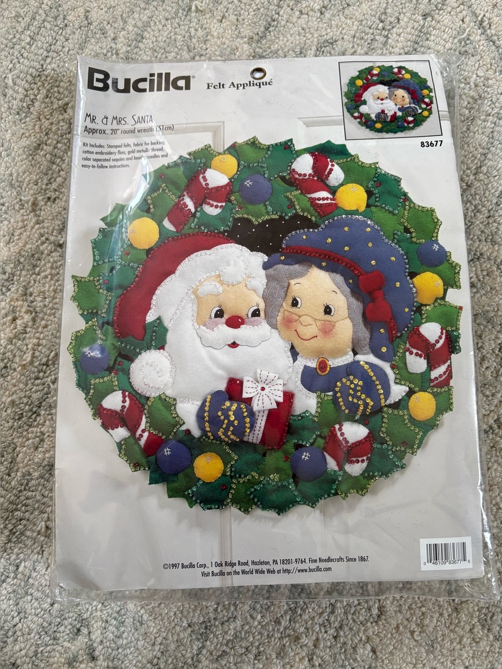 Bucilla Felt Applique # 83677 Mr. Mrs. Santa Holiday Christmas Wreath Kit SEALED